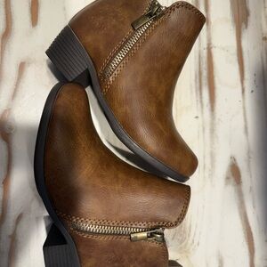 Lucky Brand Brown Kids Boots